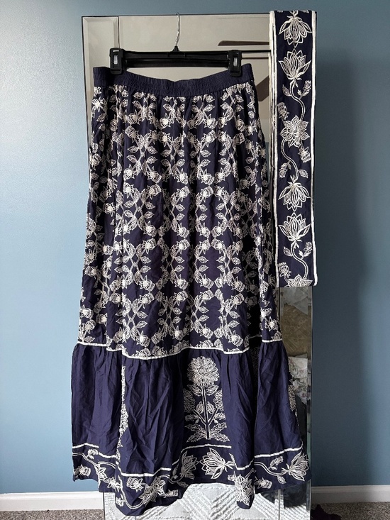 Sue Sartor Dresses & Skirts - Sue Sartor Navy Flounce Skirt with White Floral Embroidery- Size L- NWOT